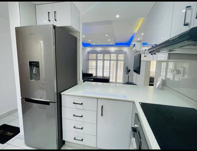 2 BEDROOM PROPERTY TO RENT IN NORTH BEACH
